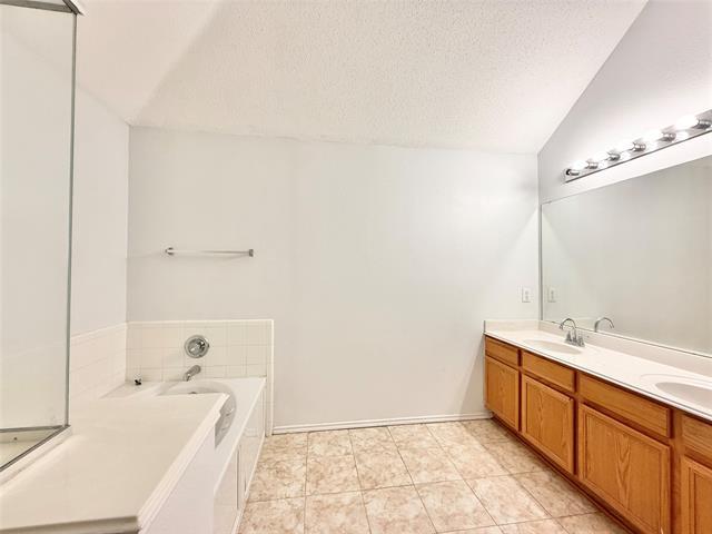 Photo - 2302 Primrose Trail