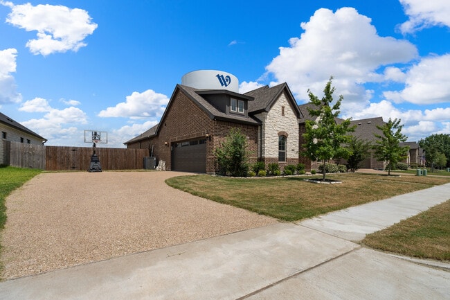 Photo - 2308 Paddington Way