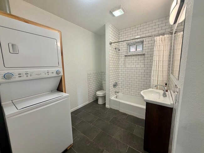 Photo - 2202 Lexington Ave