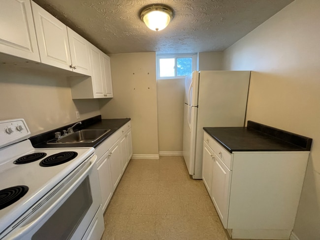 562 Edward Ave Unit 1