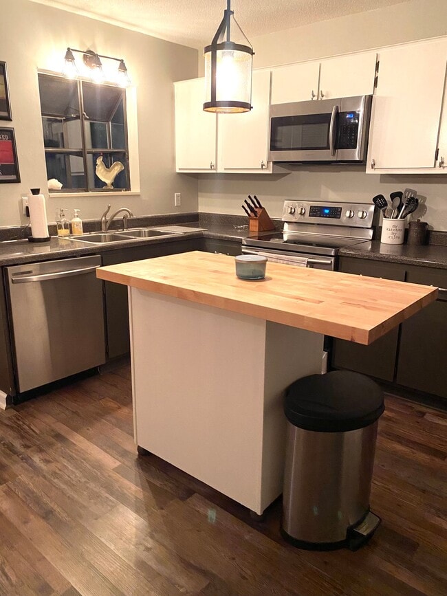 Photo - 216 Cobblestone Dr