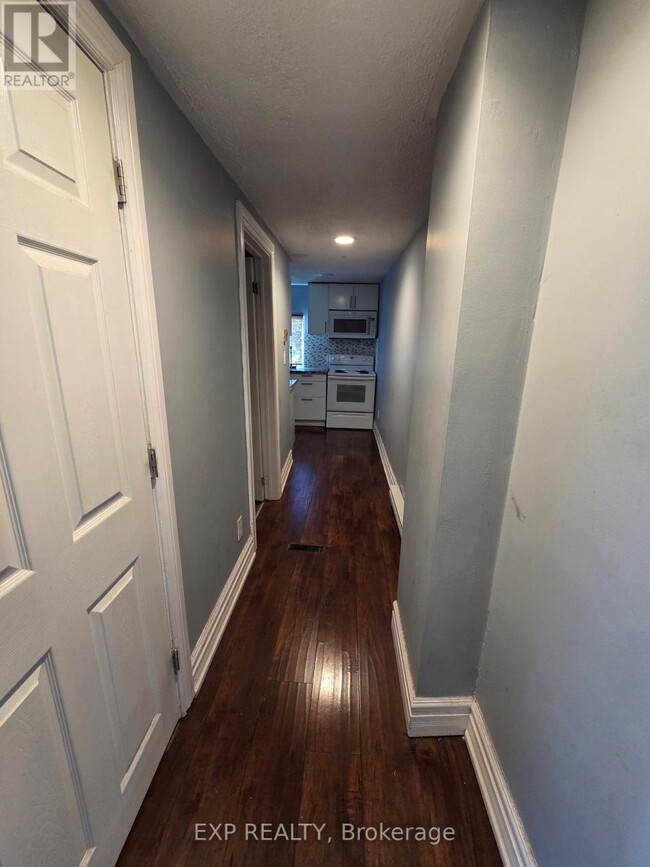 Photo - 2021 Edinburgh Dr