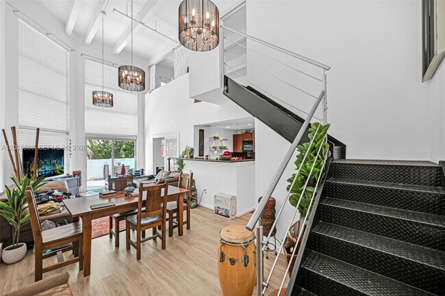 7728 Collins Ave Unit 5