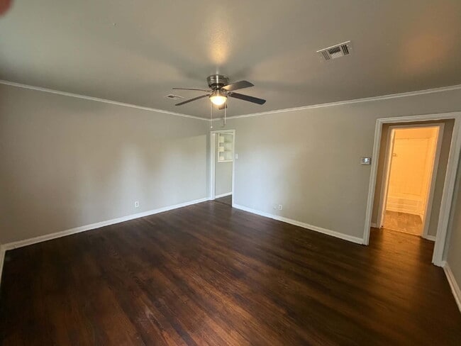 Photo - 2 Bedroom, 1 Bath, 1 Car Garage