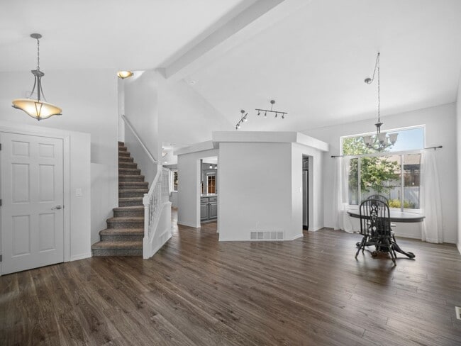 Building Photo - 4bedroom/3bath w/Garage/washer/dryer/fence... Rental