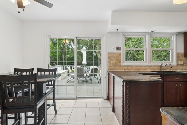 Photo - 710 E Valley Ln