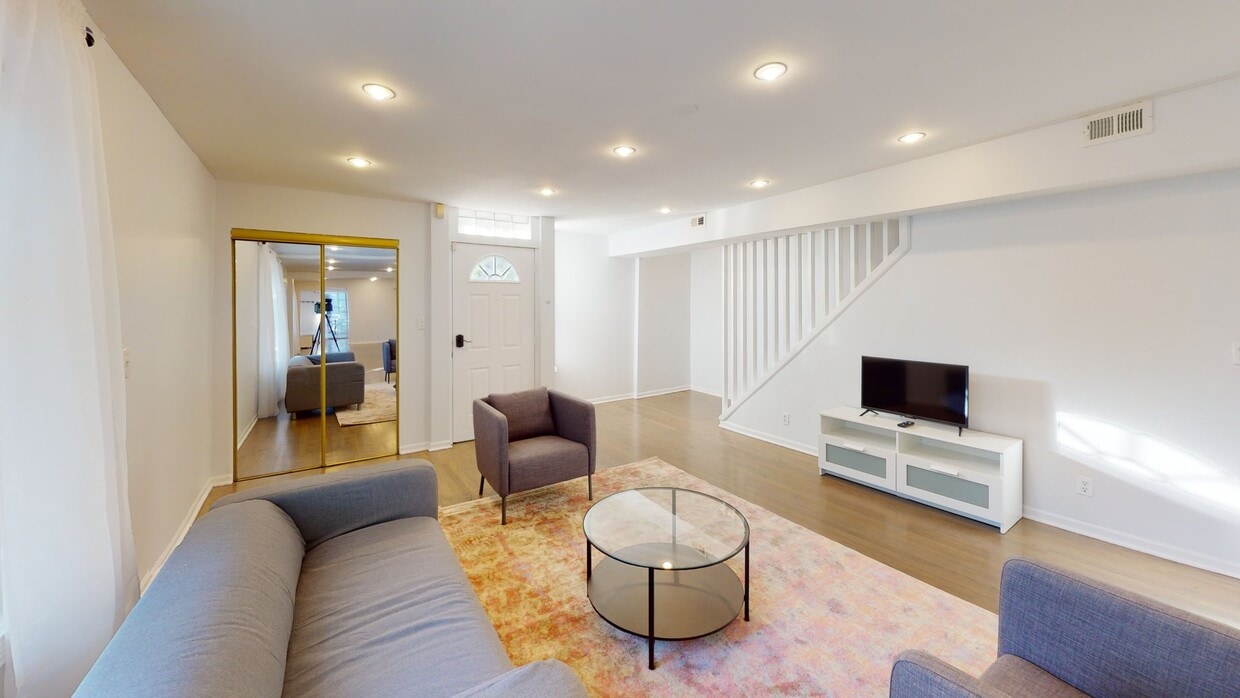 Photo - Private bedroom in 5 bed/3 bath Home