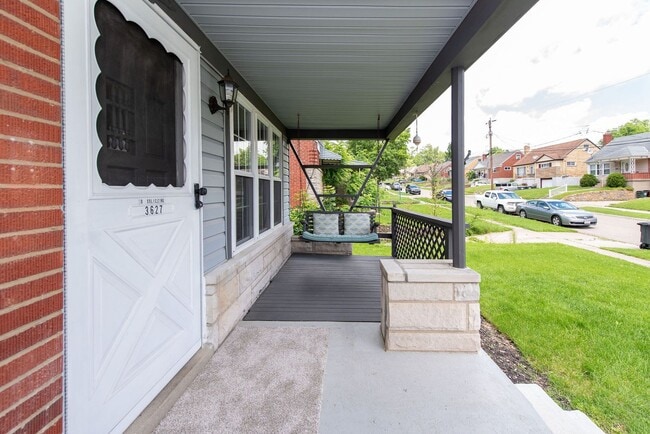3627 Edgebrook Dr
