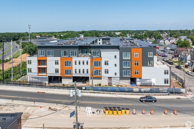 Building Photo - Five85West Rental