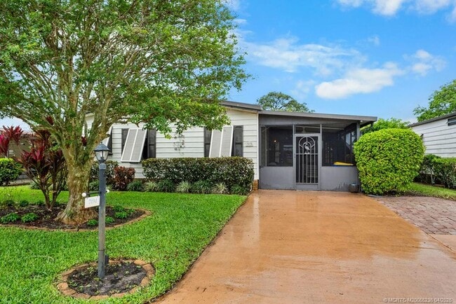 Building Photo - 7894 SE Saratoga Dr