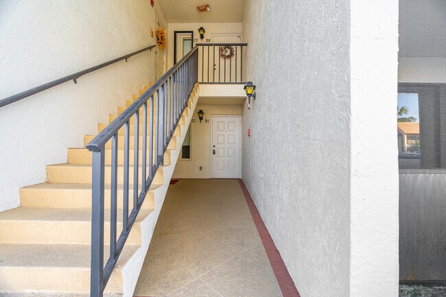 Photo - 2025 SW Silver Pine Way Unidad 120-D1