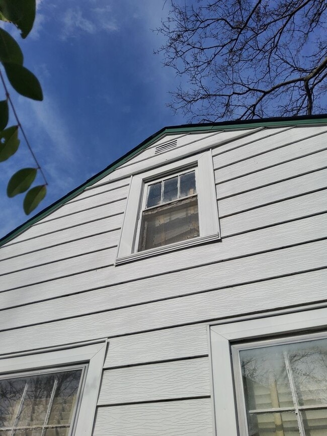 Photo - 807 Maria St