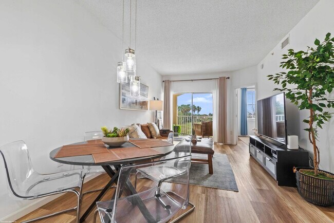 Photo - 2060 Greenview Shores Blvd Unit 318