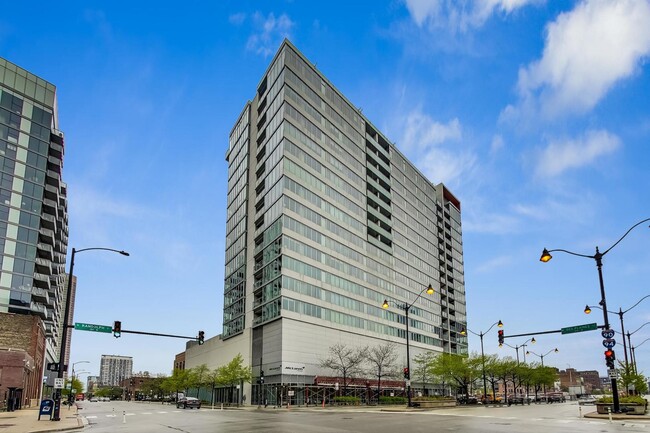 Building Photo - 659 W Randolph St Unit 1808 Rental