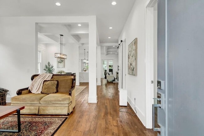 Photo - 1442 Mercer Ave