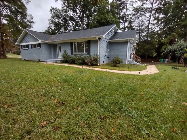 Pristine, move in ready ranch style home l... - Pristine, move in ready ranch style home l...