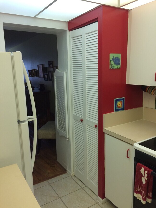 Photo - 1100 Ponce De Leon Cir Unidad east 202