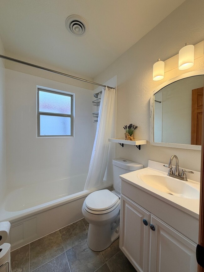 Photo - 405 S 12th St