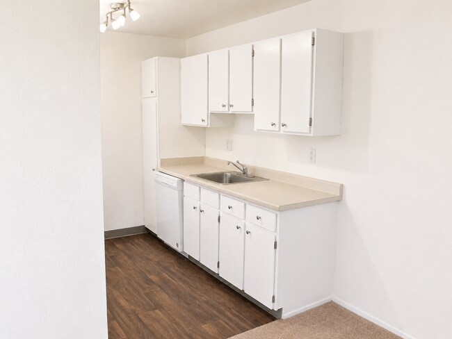 Photo - Woodlake Apartments