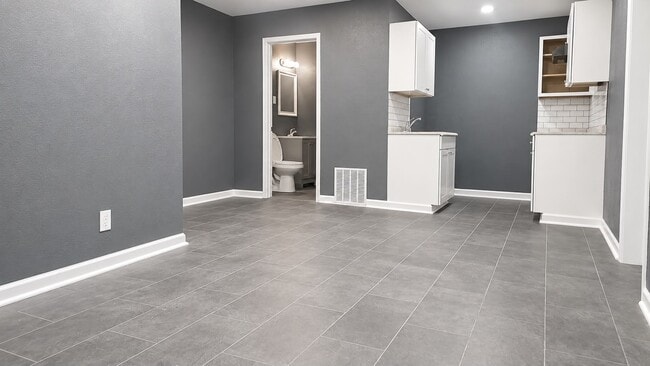 Photo - 2889 Montague Ave