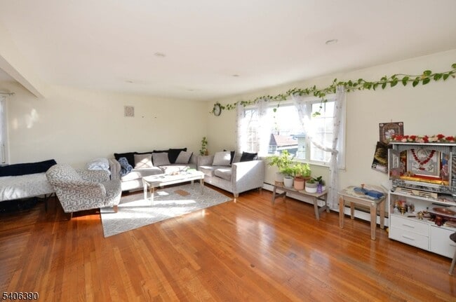 Photo - 100 Eastern Wy