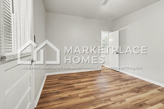 Photo - 876 Custer St