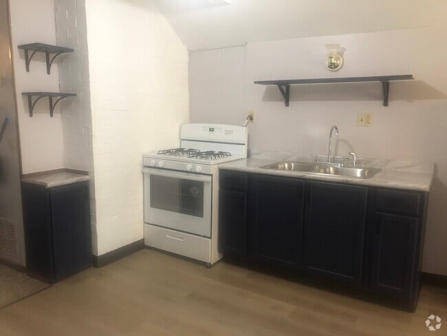 Building Photo - 718 Walnut St Unit 718 Walnut Street Apmt 3 Rental