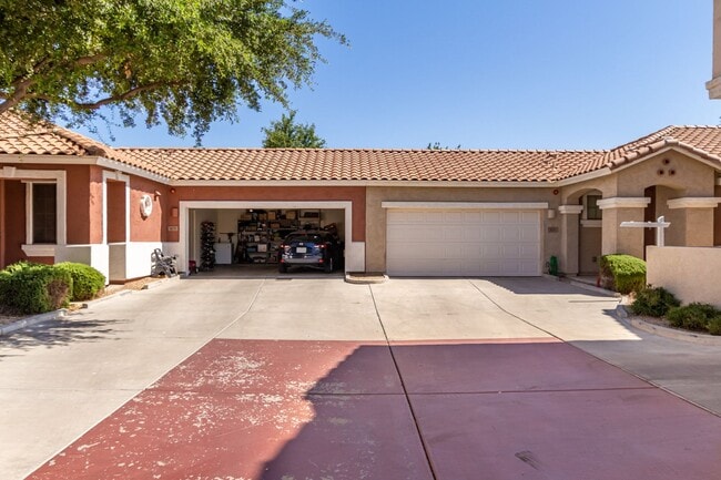 Photo - 3 Bedroom, 2 bath home in the heart of Gilbert!