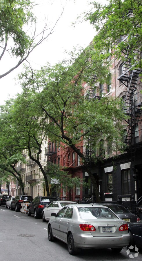 423 E 73rd St - 423 E 73rd St