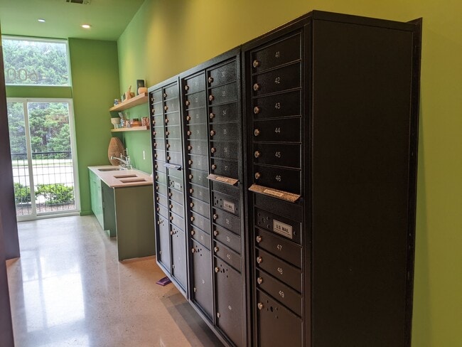 Photo - 600 S Duke St