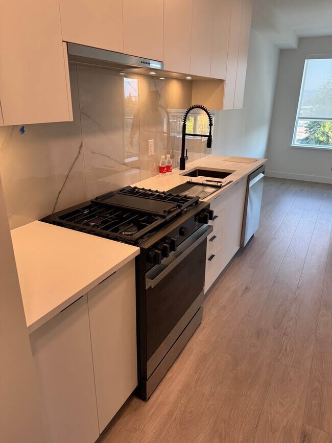 Photo - 13238-13105 105 Ave