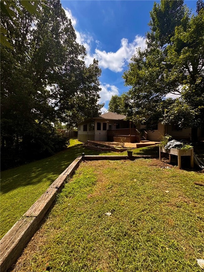 723 N Lakeview Dr