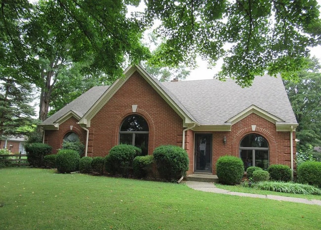 Photo - Unique Lyndon area 4 bedroom home with multiple common areas