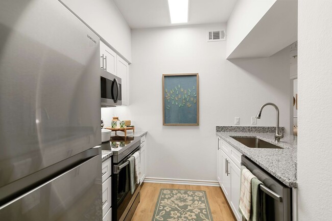 Photo - Cortland Benbrook Apartments