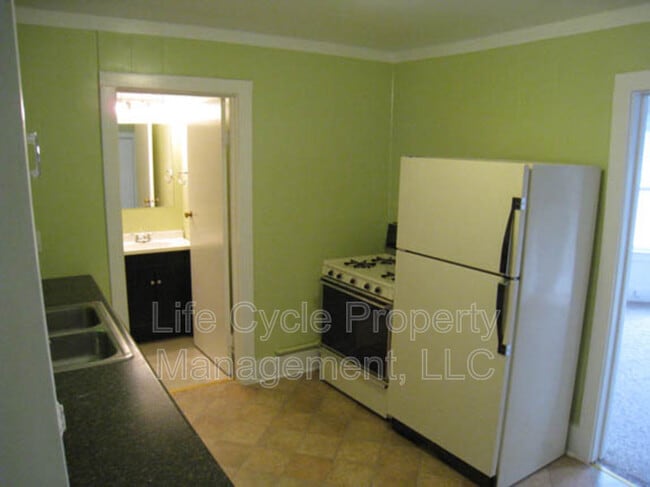 Photo - 815 College Ave NE