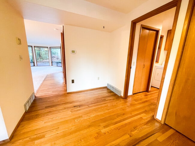 Photo - 4615 Island Crest Way