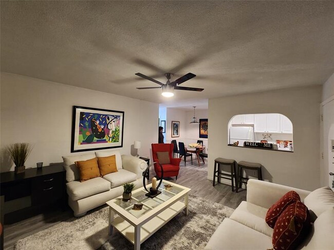 Building Photo - 17090 NE 14th Ave Unit 211