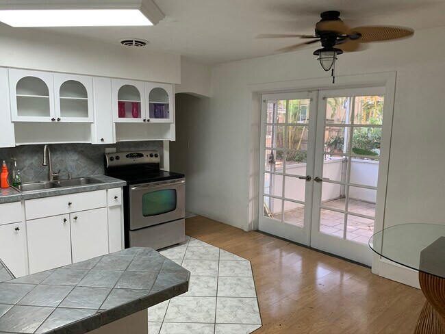 Cocina - 131 SE 2nd Ave