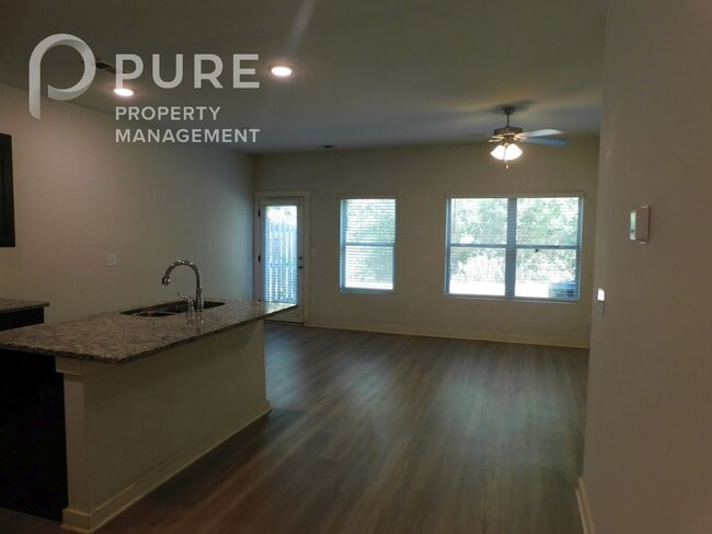 Photo - 672 The Heights Ln