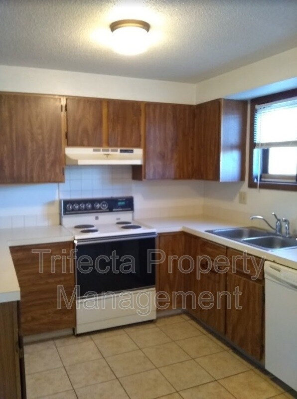 Photo - 4955 Basswood Dr