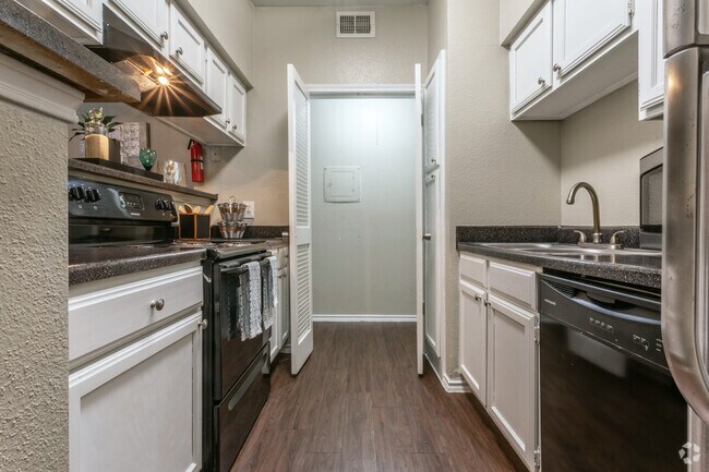 Kitchen - West Oaks Landing