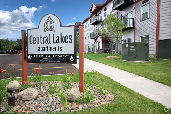 Building Photo - Central Lakes Rental