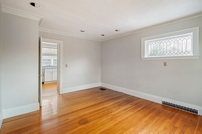 Photo - 110 Leonard St