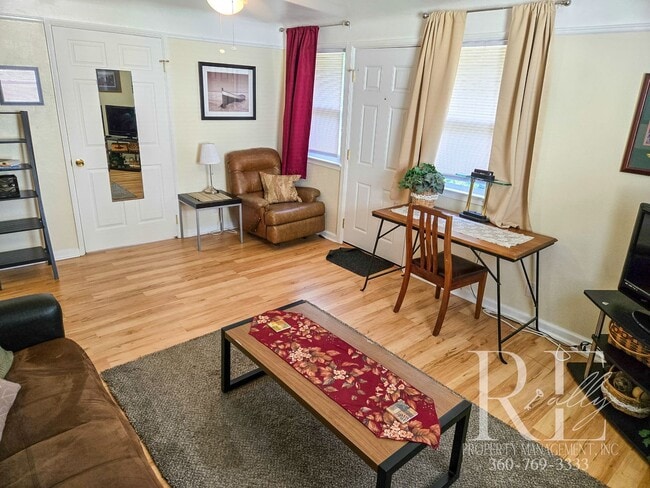 Photo - Furnished Cozy 1-Bd Near PSNS