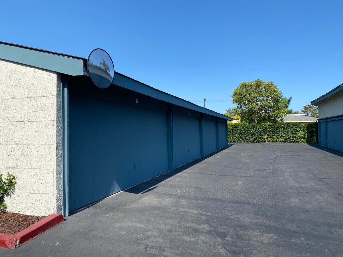 Photo - 372 W Bay St