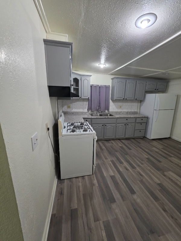 Photo - 9208 Park St