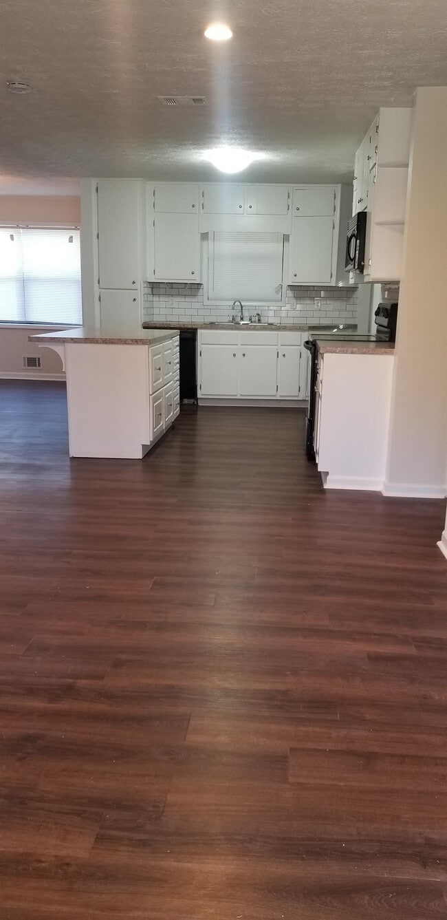 Photo - 871 Jefferson Dr SW