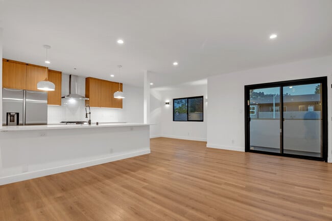 Photo - 950 Havenhurst Dr