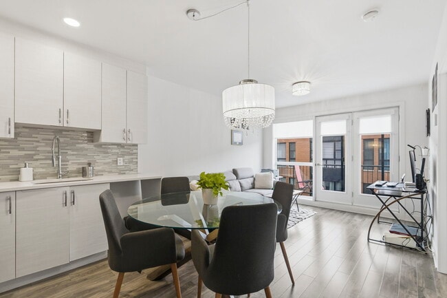 Building Photo - 2560 Rue Bossuet Unit 403