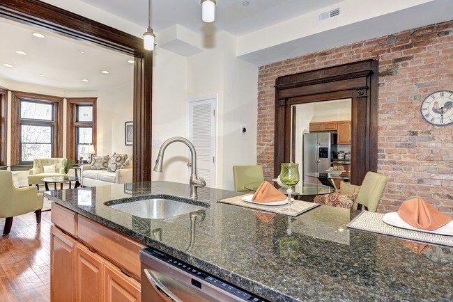 Photo - 1929 Calvert St NW Unidad 1